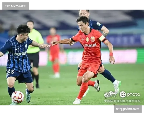 上海海港老将王燊超亚冠头球攻门被扑 错失良机